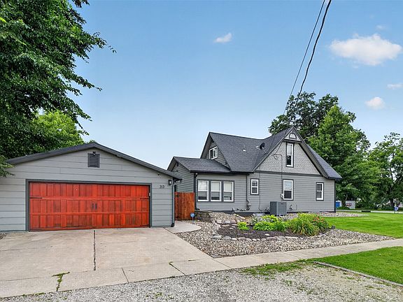 4th image of 313 Oak Ave NE