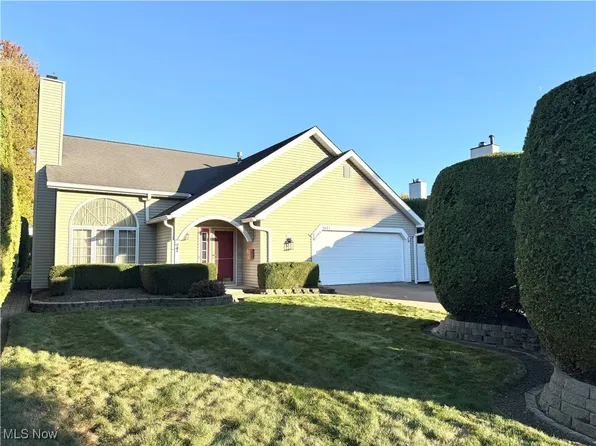 1057 Valley Creek Dr, Eastlake, OH 44095