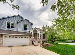 1077 Rain Tree Dr, Bolingbrook, IL 60440