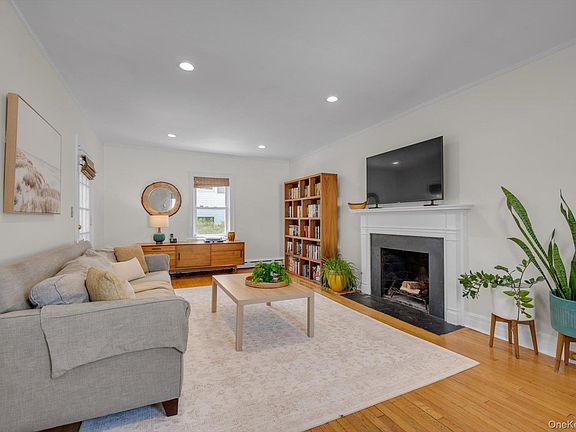 3rd image of 44 Mackey Avenue