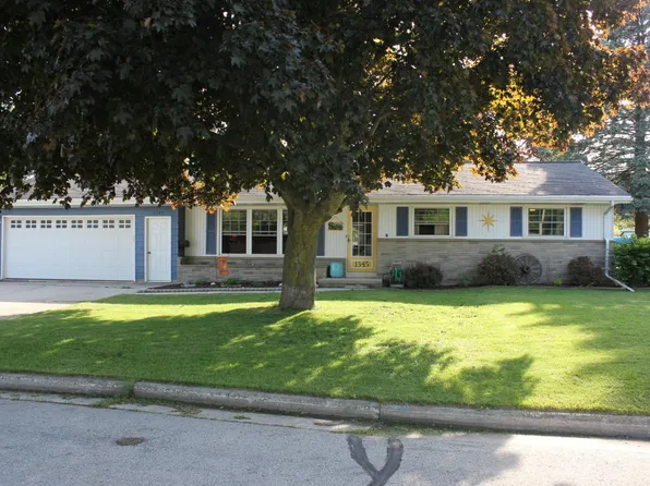 1345 Hilltop Ln, Plymouth, WI 53073
