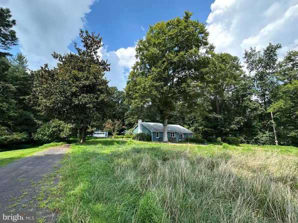 12365 Henderson Rd, Clifton, VA 20124