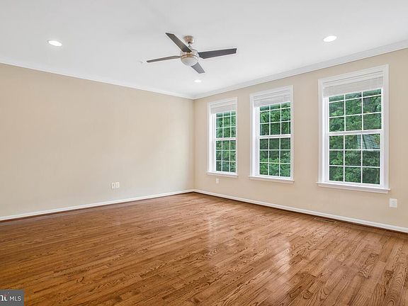 5th image of 8140 Villaggio Dr