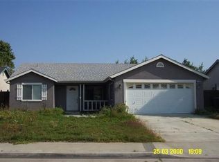 1352 Elm Ct, Hanford, CA