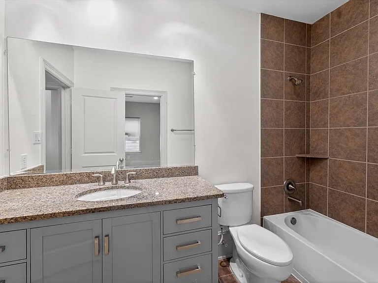 931 W 23rd St #I — Photo 34