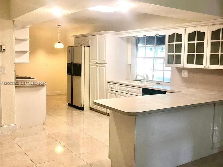 4900 SW 36th Ct — Photo 4
