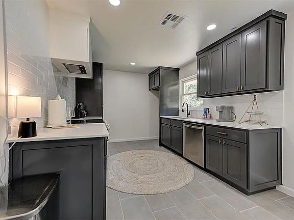 5th image of 15144 Melrose Dr #1