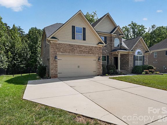 3rd image of 152 Kentmere Ln
