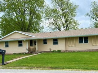 208 N 2nd St, Strasburg, IL