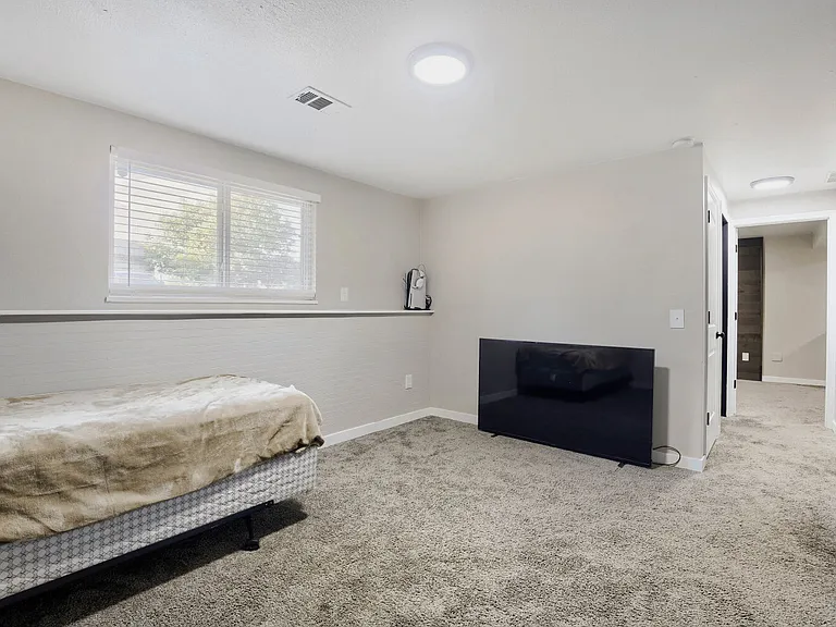 2101 Wedgewood Ct — Photo 17