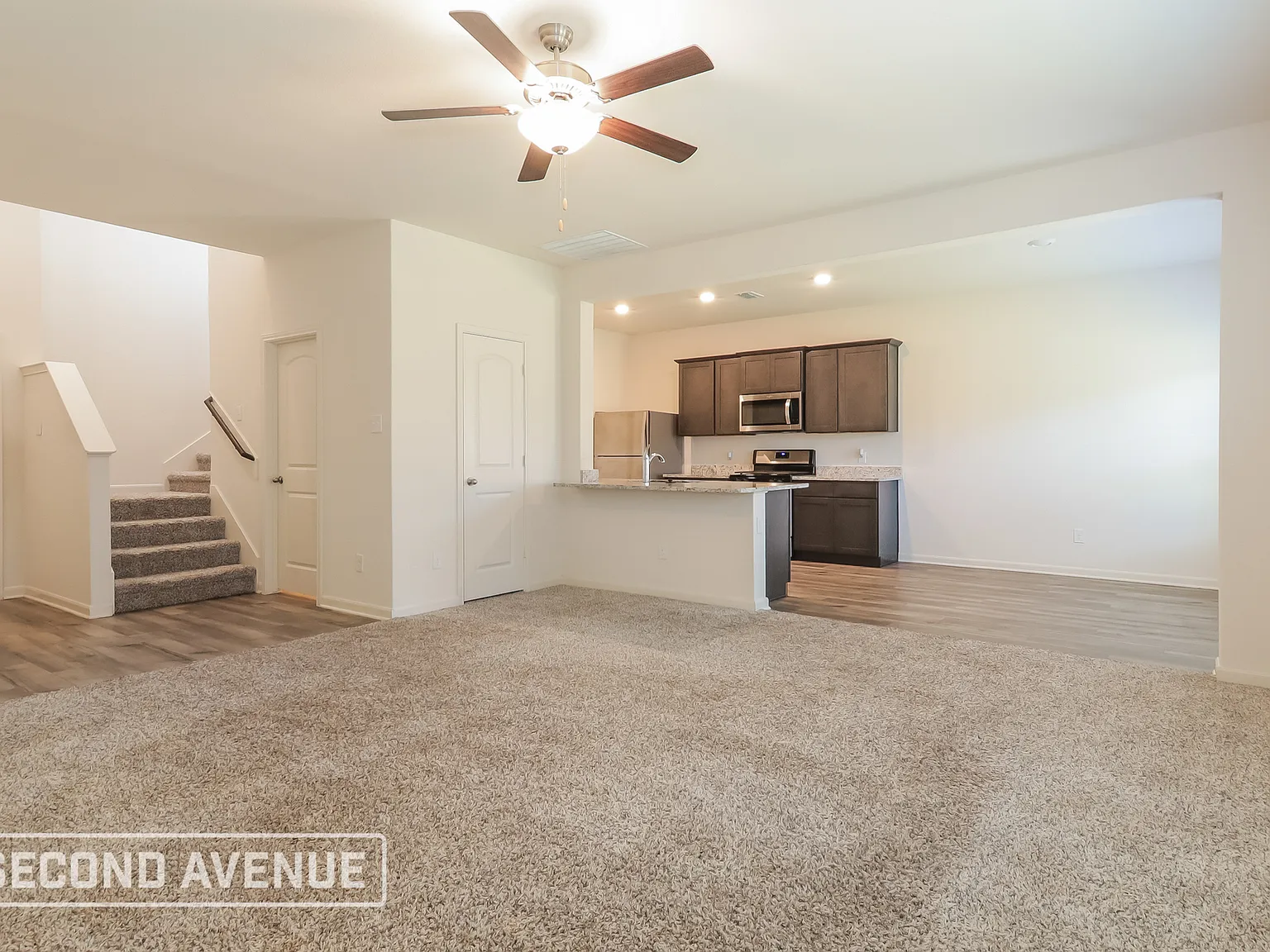 4 bed, 2.5 bath, 2054 sqft, $2,050 — Photo 3
