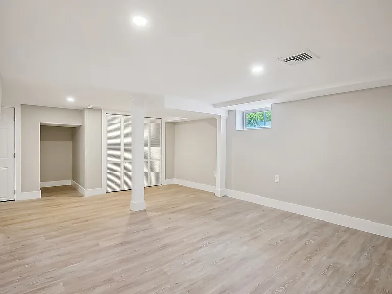 223 Victor St — Photo 24