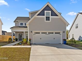 204 W Yellow Lois Dr, Hampstead, NC 28443