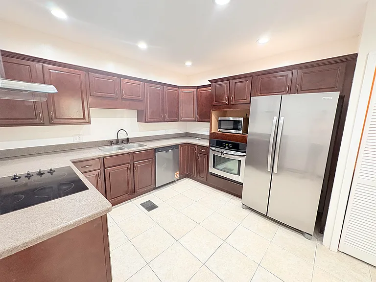 212 Barbourville Dr — Photo 9