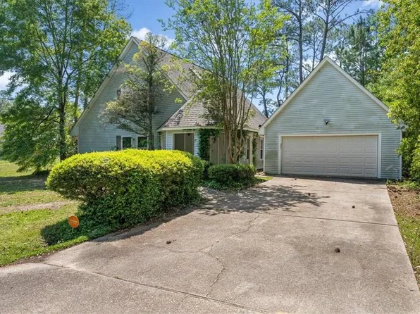 125 Country Club Dr, Pass Christian, MS 39571