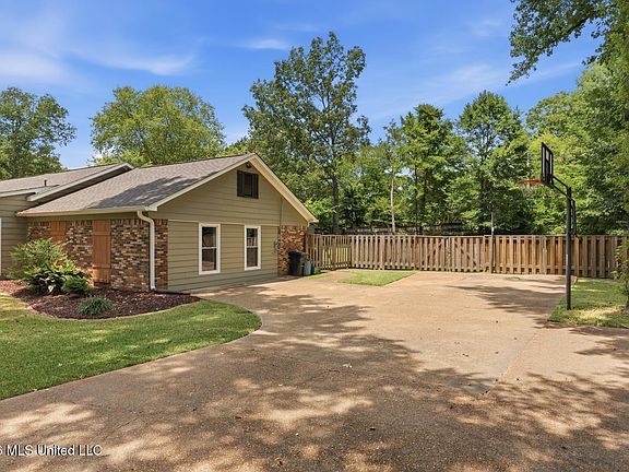5th image of 612 Trailwood Dr