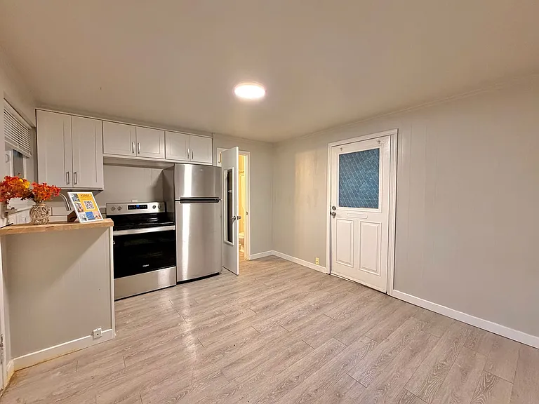 C-Street Apartments — Photo 6