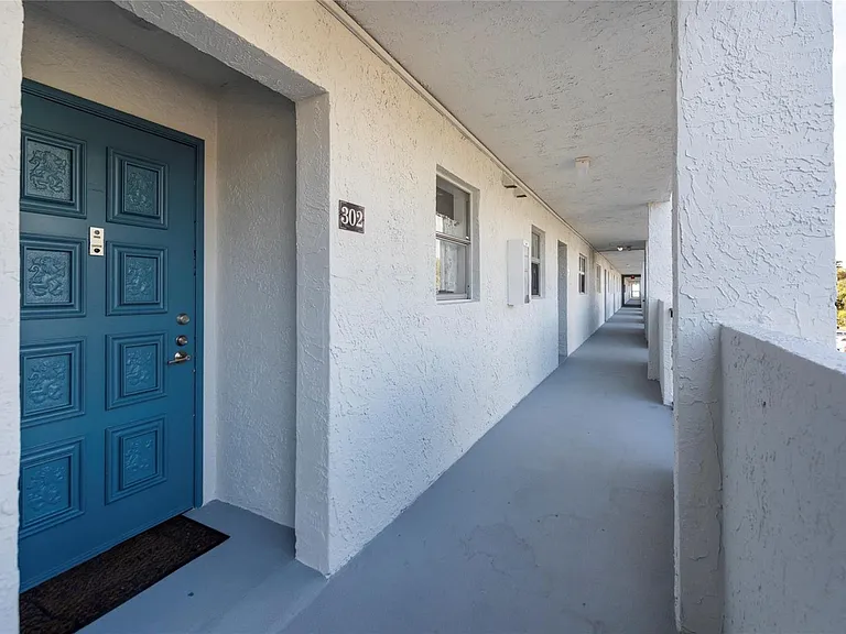 6100 NW 44th St #302 — Photo 3
