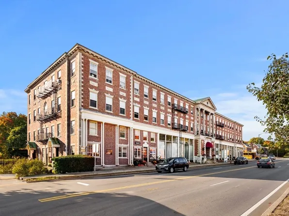 354 N Main St APT 205, Andover, MA 01810