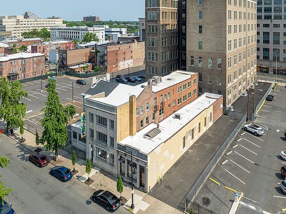 5th image of 219 E Hanover St #200