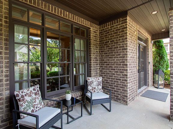 5th image of 325 Grey Oaks Dr