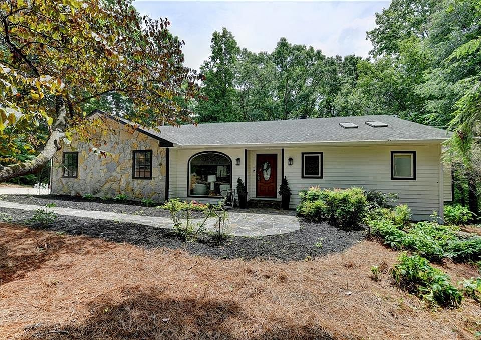 1st image of 421 Oakleaf Trl