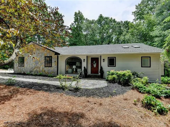 421 Oakleaf Trl, Suwanee, GA 30024