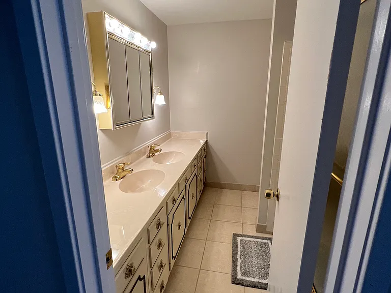10569 Cambridge Ct — Photo 8