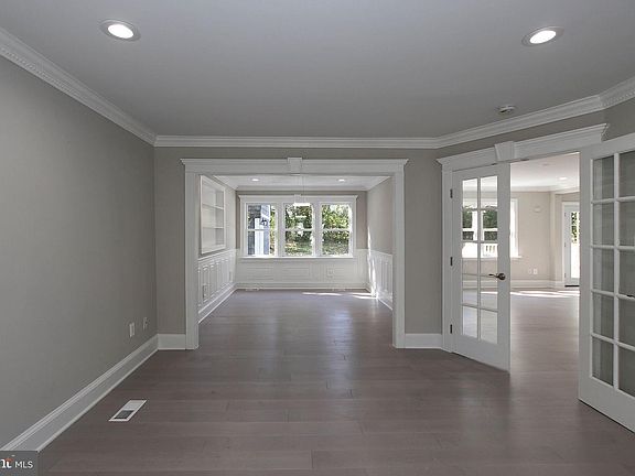 5th image of 1808 Pimmit Dr