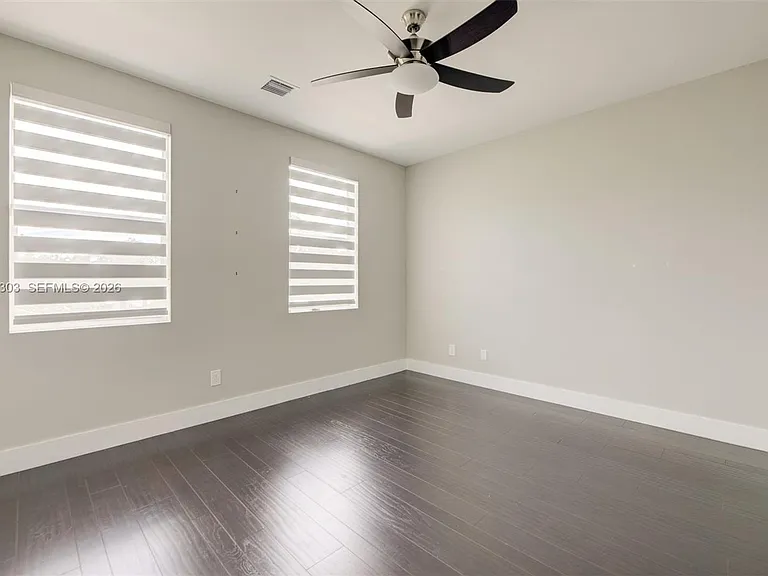 619 SW 17th St — Photo 5