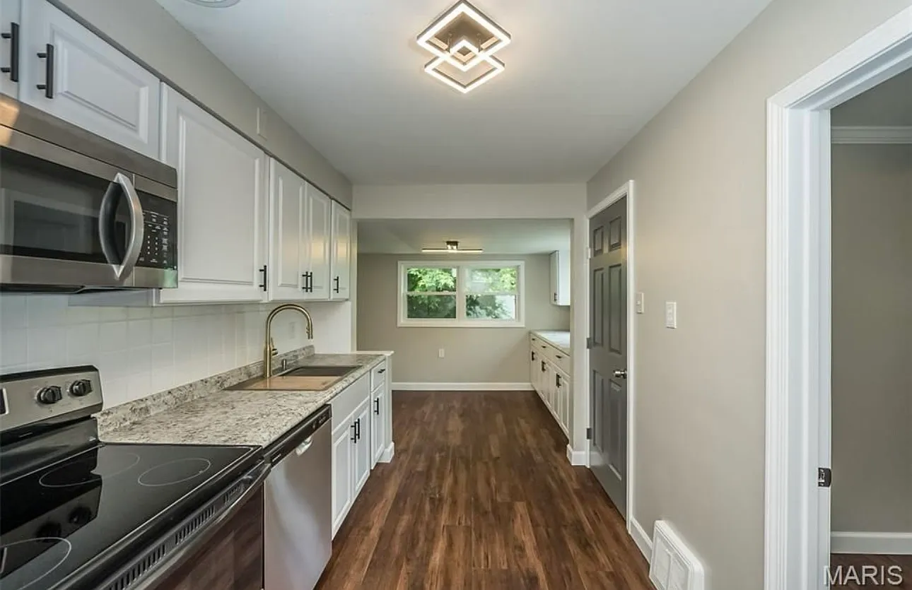 4 bed, 1008 sqft, $1,770 — Photo 3