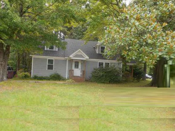 365 Carawan Ln, Chesapeake, VA 23322