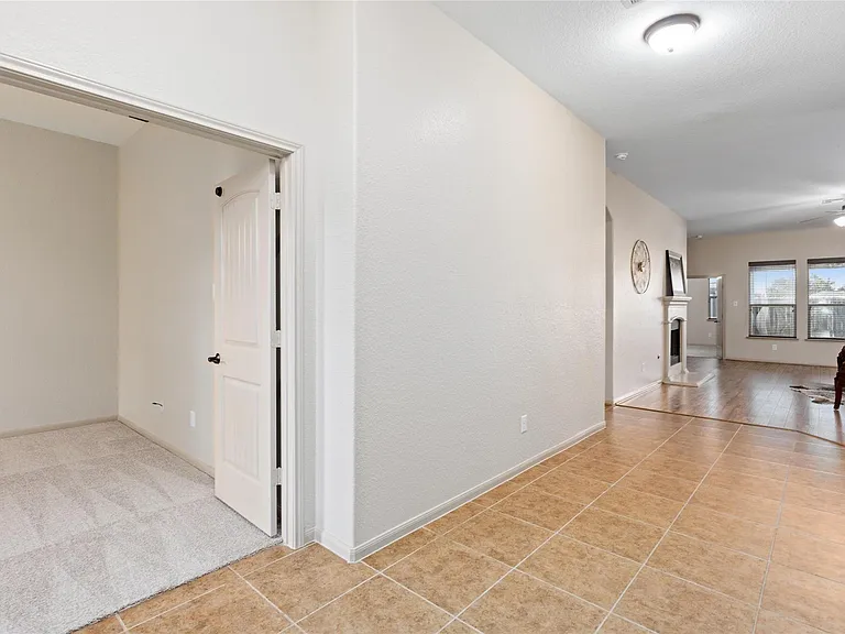 2886 Aurelia Ln — Photo 4