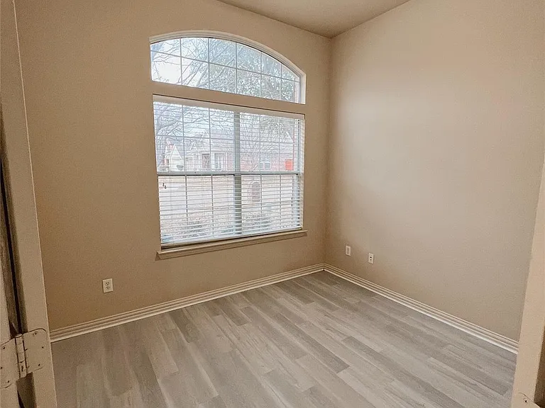2798 Sparks Dr — Photo 19