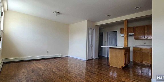 2nd image of 289 Essex St APT 2