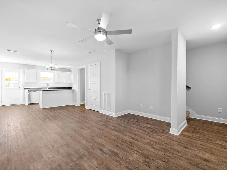 919 Martin St #E — Photo 4