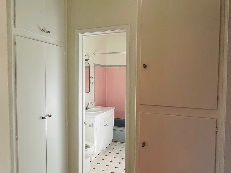 7719 Hampton Ave #12 — Photo 2