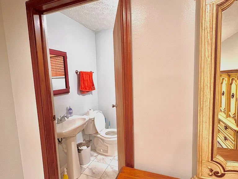 Full bathroom 2