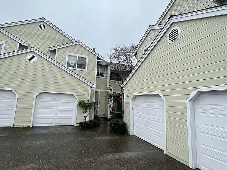 524 Court St — Photo 2