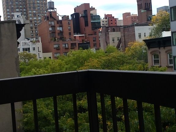 4th image of 111 E 30th St APT 6C