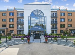 26150 Village Ln #2-318, Beachwood, OH