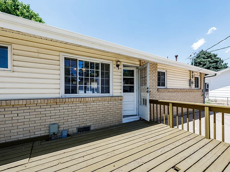 129 Ely St — Photo 9