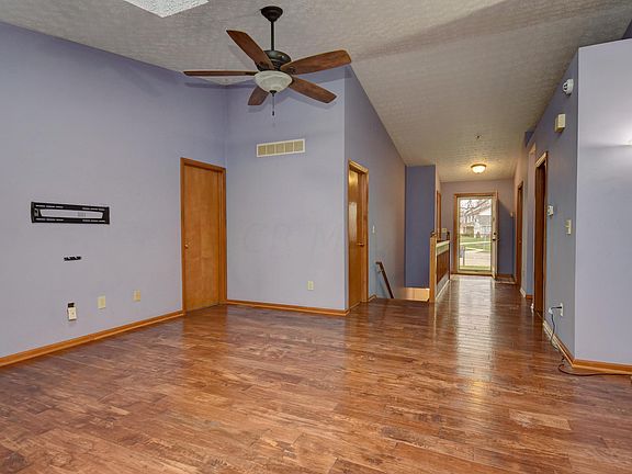 4th image of 330 Eastcreek Dr