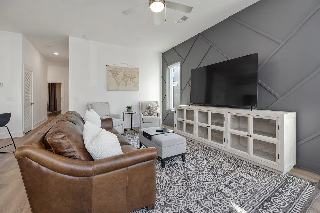 2 bed, 1301 sqft, $3,400 — Photo 2