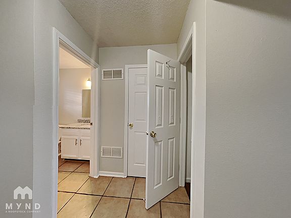 2nd image of 1698 Prairieview Ln