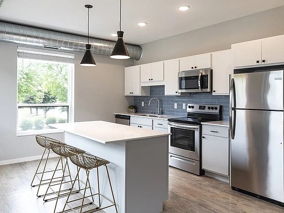 4th image of 129 Holmes St #214