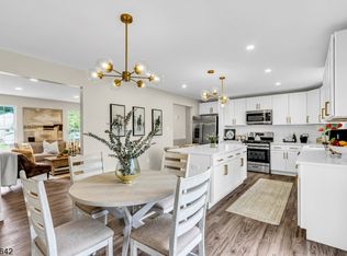 8 Ellis Ct, Cookstown, NJ 08511