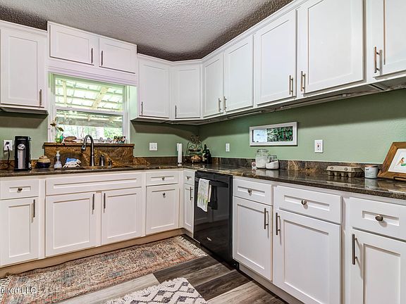 3rd image of 450 Whispering Pine Dr