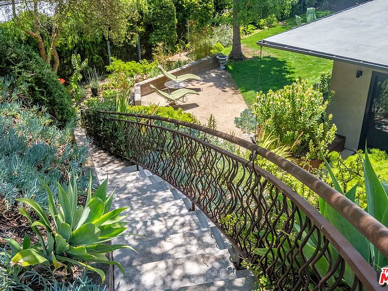 8967 Wonderland Park Ave — Photo 57