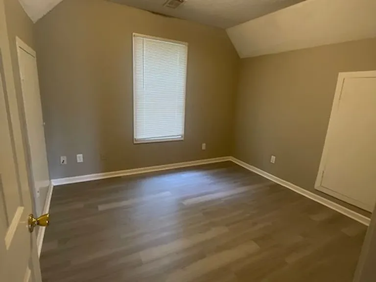 110 Money St — Photo 10